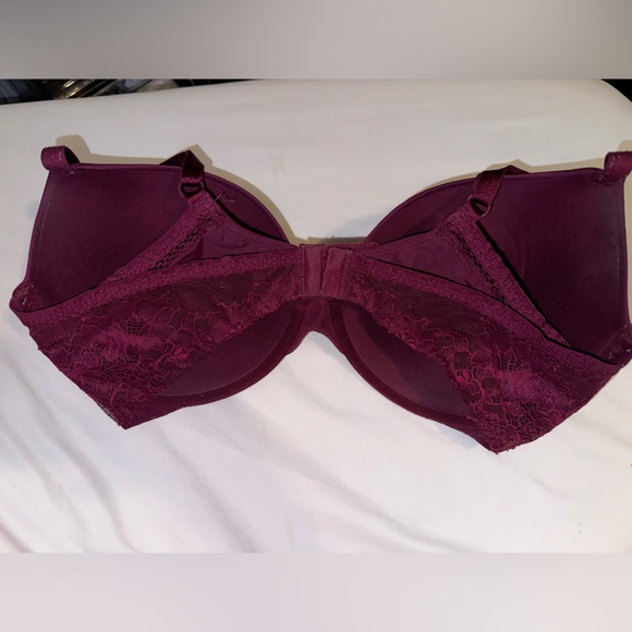 Used ( like new ) Victoria secret bra , size is 36DDD - Picture 2 of 2